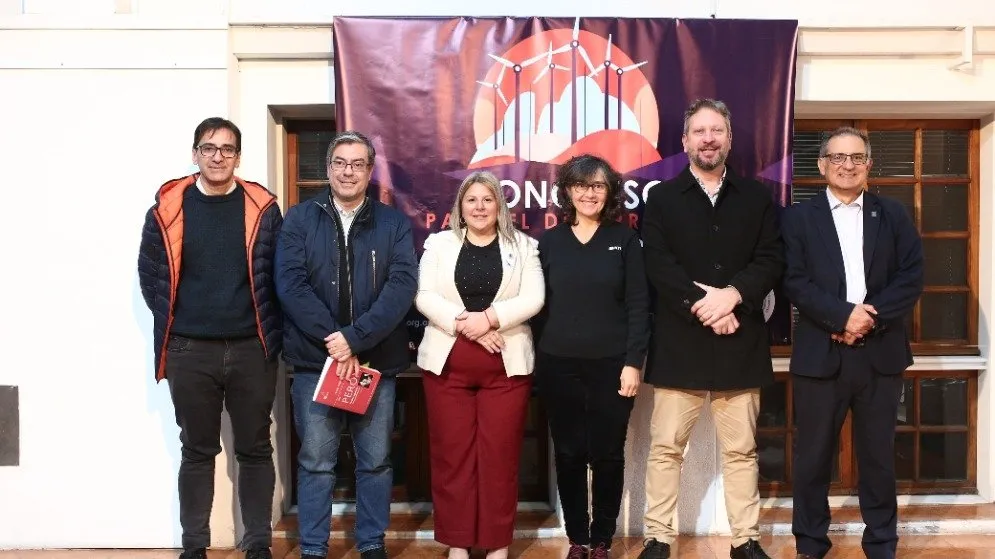 Industria, soberanía y servicios públicos: los ejes del Congreso Energético del IAETES que abrazó la lucha en Tierra del Fuego